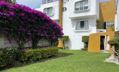 A unos pasos de Avila Camacho