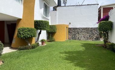 A unos pasos de Avila Camacho