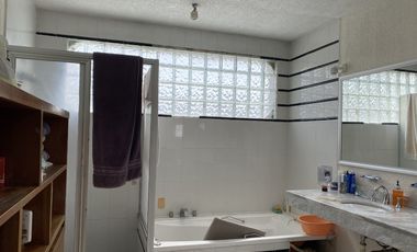 A unos pasos de Avila Camacho