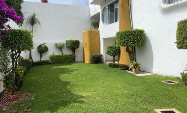 A unos pasos de Avila Camacho