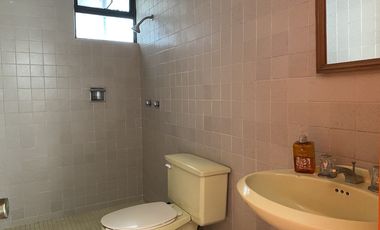 A unos pasos de Avila Camacho