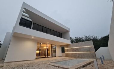Casa en venta en Yucatan Country Club Privada Oasis Merida Yucatan