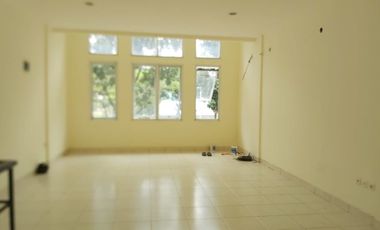 Tempat usaha Strategis hadap barat di Ruko Venice Graha Raya | UT-7600