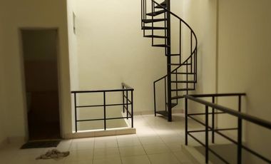 Tempat usaha Strategis hadap barat di Ruko Venice Graha Raya | UT-7600