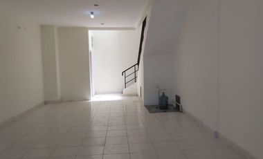 Tempat usaha Strategis hadap barat di Ruko Venice Graha Raya | UT-7600