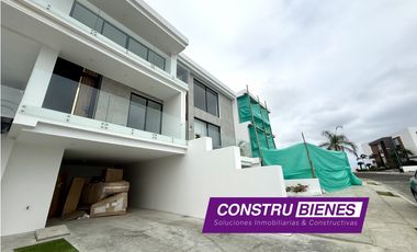 Casa con piscina y vista al mar en Manta – Proyecto Positano