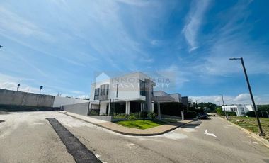 casa en venta en via autopista internacional. Cod V103074