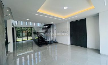 casa en venta en via autopista internacional. Cod V103074