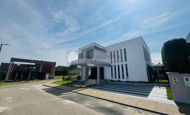 casa en venta en via autopista internacional. Cod V103074