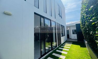casa en venta en via autopista internacional. Cod V103074