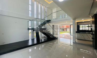casa en venta en via autopista internacional. Cod V103074