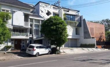Rumah ex tempat bimbingan belajar luas 440 m di raya gayungsari harga nego