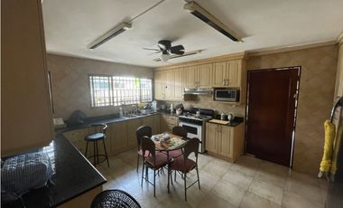 SE VENDE CASA EN LA ALAMEDA