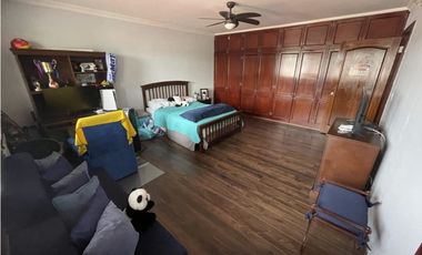 SE VENDE CASA EN LA ALAMEDA