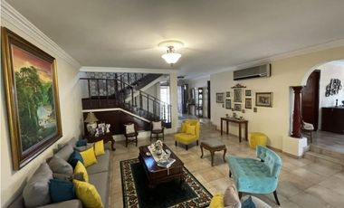 SE VENDE CASA EN LA ALAMEDA