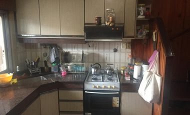 EXCELENTE PH TIPO CASA 4 AMB. C/PATIO Y 2 BAÑOS