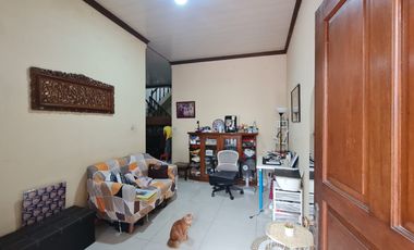 Rumah 2 Lantai 4 Kamar Tidur Lokasi Tebet Jaksel