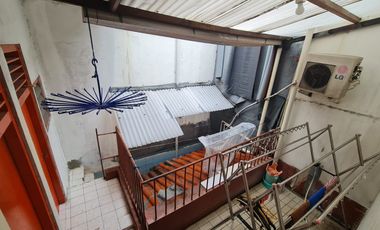 Rumah 2 Lantai 4 Kamar Tidur Lokasi Tebet Jaksel