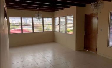 SE VENDE AMPLIA CASA EN EL DORADO AM