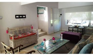 Chalet 5 ambientes con piscina. Zona La Florida