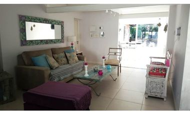 Chalet 5 ambientes con piscina. Zona La Florida