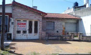 EXCELENTE PROPIEDAD EN LOTE PROPIO CON FONDO.