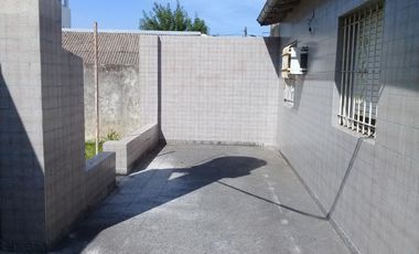 EXCELENTE PROPIEDAD EN LOTE PROPIO CON FONDO.