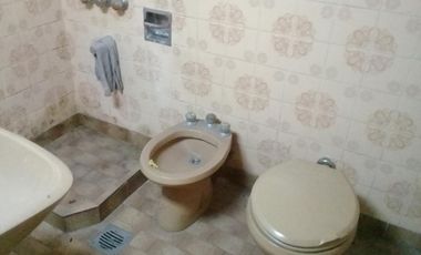 EXCELENTE PROPIEDAD EN LOTE PROPIO CON FONDO.