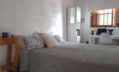 EXCELENTE OPORTUNIDAD. CASA y LOCAL COMERCIAL EN ESQUINA