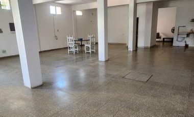 EXCELENTE OPORTUNIDAD. CASA y LOCAL COMERCIAL EN ESQUINA
