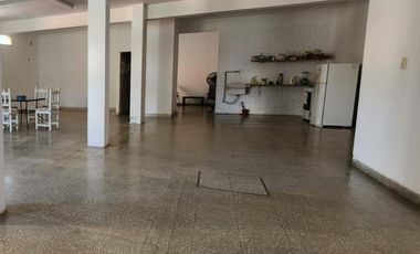 EXCELENTE OPORTUNIDAD. CASA y LOCAL COMERCIAL EN ESQUINA