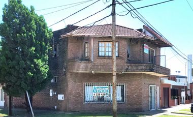 EXCELENTE OPORTUNIDAD. CASA y LOCAL COMERCIAL EN ESQUINA