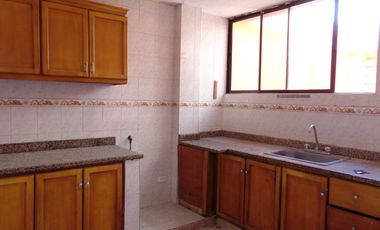 casa-local en arriendo/venta en manga. Cod A92993
