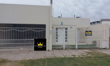 Casa en venta de 3 dormitorios c/ cochera en Villa Centenario