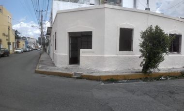 En Renta local en esquina cerca de hospitales, en el centro de Mérida