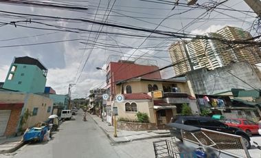 188 sqm lot with old house in Pio Del Pilar Makati City near Makati Med & Legaspi Village.