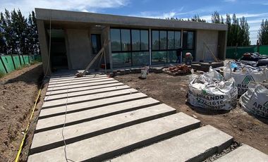 Casa 4 amb a Estrenar!! Lote 1000 m2 piscina Financiación tomo prop
