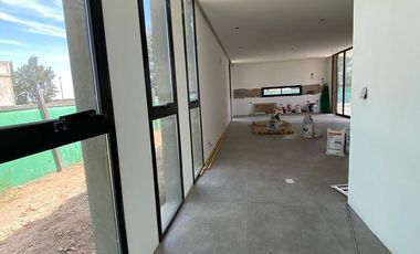 Casa 4 amb a Estrenar!! Lote 1000 m2 piscina Financiación tomo prop