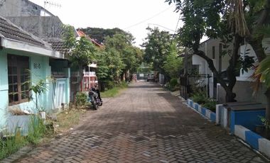 Dikontrakkan Rumah Jl. Nusantara Wisma Tropodo Strategis Dekat Surabaya