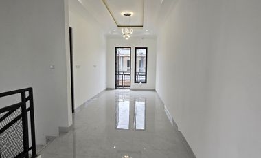 rumah 2 lantai baru di Kencana Loka BSD City dekat dengan Stasiun Rawabuntu dan EXIT Tol