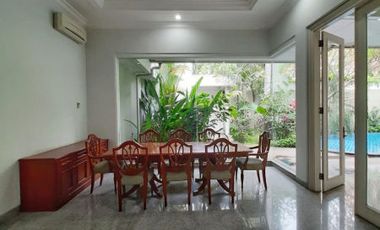 DIJUAL RUMAH LUAS dgn SWIMMING POOL di Jl KEMANG DALAM, JAKSEL