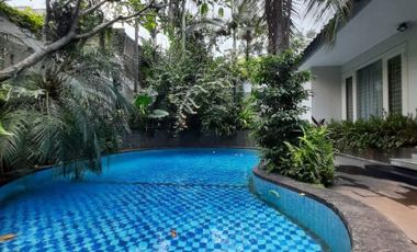 DIJUAL RUMAH LUAS dgn SWIMMING POOL di Jl KEMANG DALAM, JAKSEL