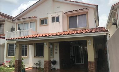 SE ALQUILA CASA BRISAS HEIGHT BRISAS DEL GOLF AMUEBLADA
