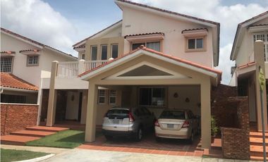 SE ALQUILA CASA BRISAS HEIGHT BRISAS DEL GOLF AMUEBLADA