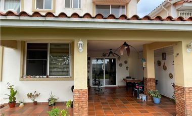 SE ALQUILA CASA BRISAS HEIGHT BRISAS DEL GOLF AMUEBLADA