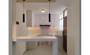 🏢 ✨Departamento En Venta Incluye Cochera 🚗✨ En La Urb. Los Sauces Frente A Parque 🌳⛲