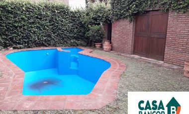 Casa Zona Cerro, Dino, APTO CREDITO BANCOR, 3 dormitorios, playroom y servicio, patio , Pileta