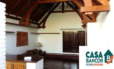 Casa Zona Cerro, Dino, APTO CREDITO BANCOR, 3 dormitorios, playroom y servicio, patio , Pileta