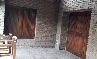 Casa Zona Cerro, Dino, APTO CREDITO BANCOR, 3 dormitorios, playroom y servicio, patio , Pileta