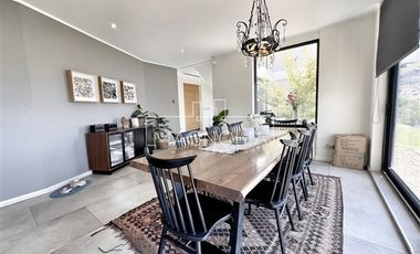 Casa en venta de 5 dorm. 5 baños 3 suite en Colina